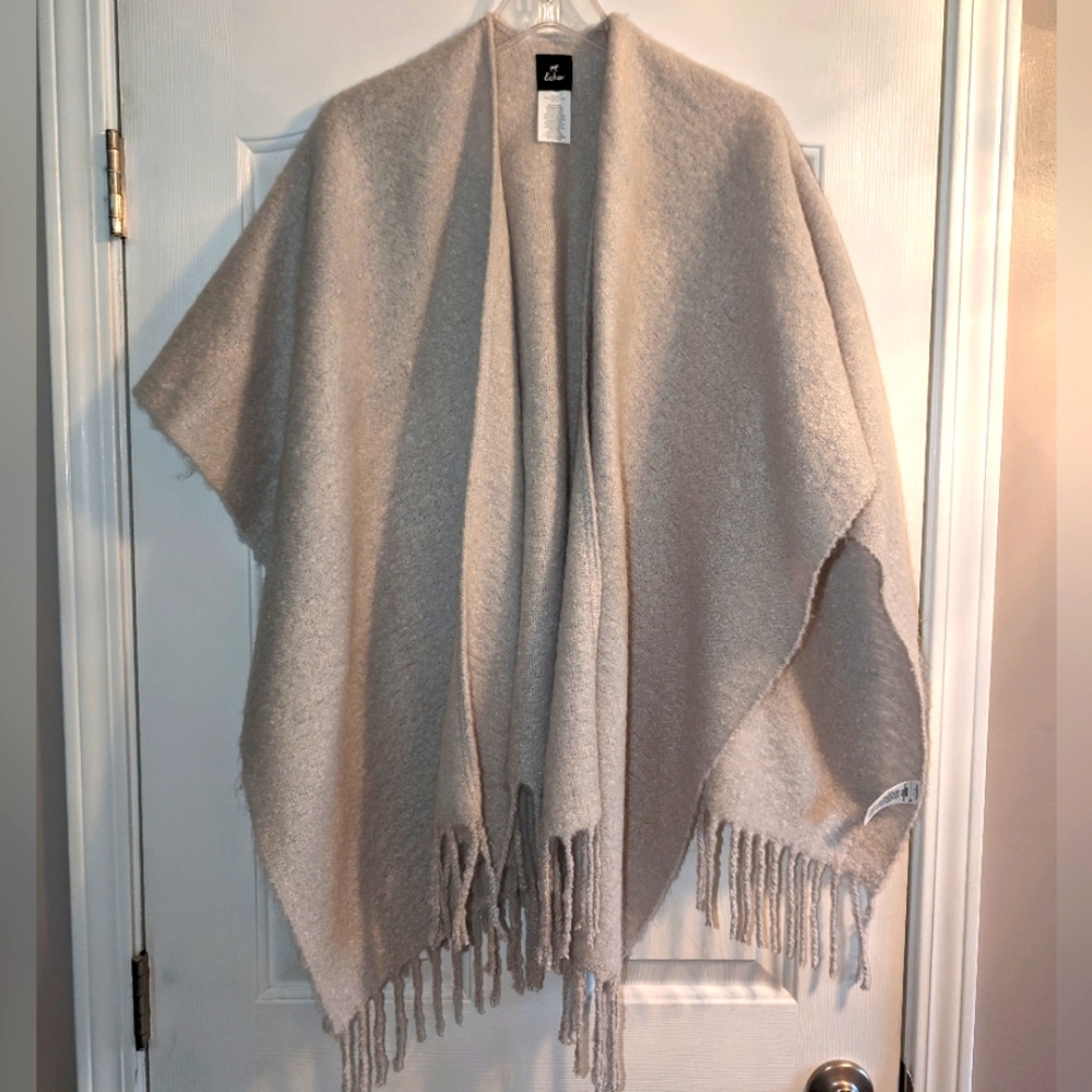 Ecco Cape/Poncho- Light Gray with Fringe detail